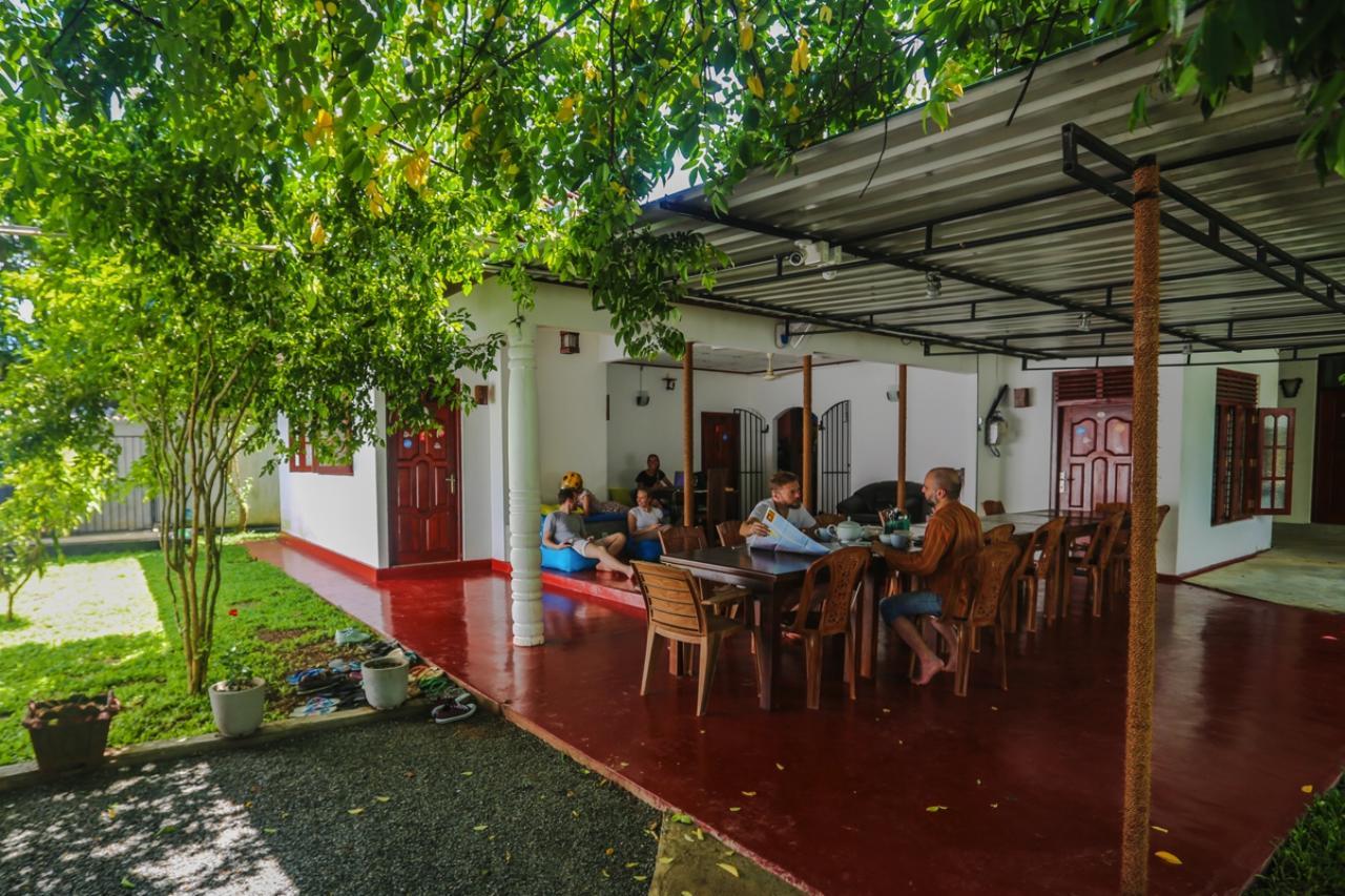 Gihan Guesthouse Mirissa Exterior photo